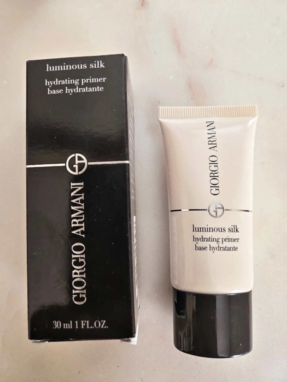 Giorgio Armani Luminous Silk Hydrating Primer 30ml | Luxury Face Primer for 24H - Picture 2 of 8